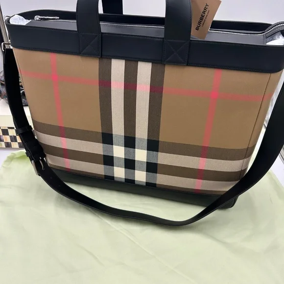Women’s Burberry Ormond giant leather check tote bag made in Italy NWT - Picture 2 of 14